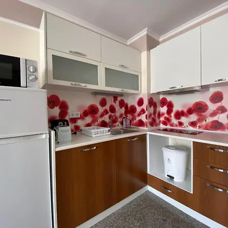 Admiral Plaza A 10 Sunny Apartment