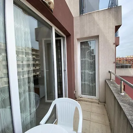 Admiral Plaza A 10 Sunny Apartment *
